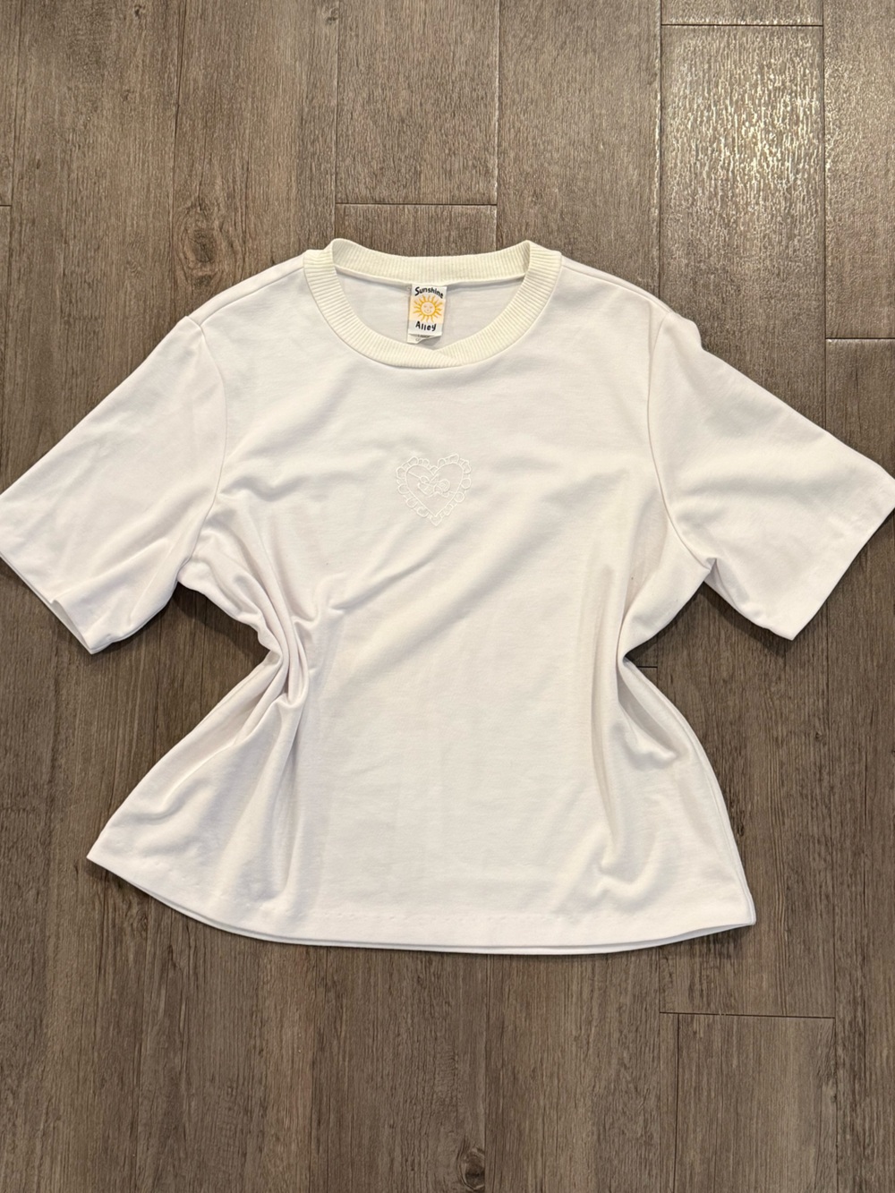 Vintage Women’s White Short-Sleeve Box Tee with Heart Embroidery